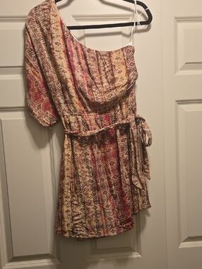 New With Tags Savanna Jane One-Shoulder Printed Dress in Cream, Brown, Red